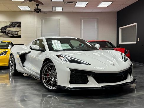 Used 2023 Chevrolet Corvette Z06 w/ Engine Appearance Package RWD image 2