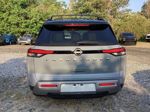 Used 2024 Nissan Pathfinder SL w/ SL Premium Package FWD image 3