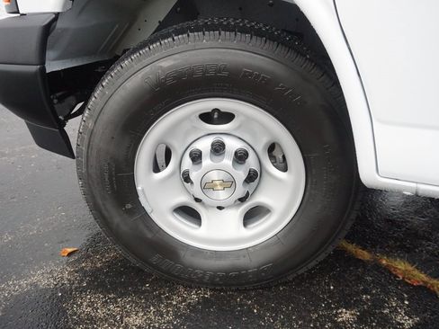 New 2025 Chevrolet Express 2500 Work Van image 20