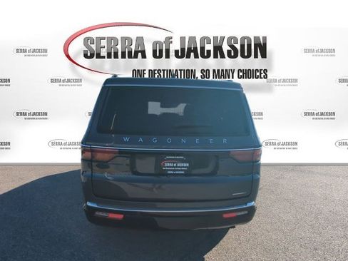 Used 2024 Jeep Wagoneer Series II w/ Flexible Seating Group AWD/4WD image 7