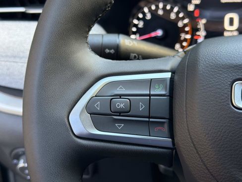 Used 2025 Jeep Compass Latitude AWD/4WD image 19