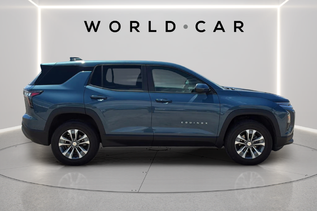 Used 2026 Chevrolet Equinox LT FWD image 4