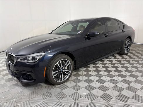 Used 2017 BMW 750i xDrive AWD/4WD image 3