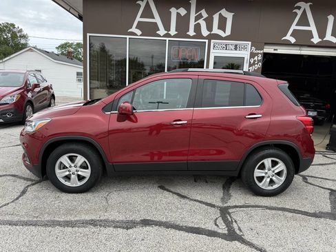 Used 2018 Chevrolet Trax LT w/ LT Convenience Package FWD image 5