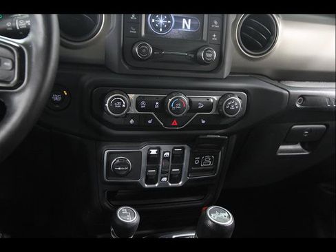 Used 2018 Jeep Wrangler Unlimited Sport S AWD/4WD image 14