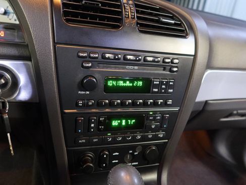 Used 2002 Ford Thunderbird Deluxe 2dr Convertible image 22