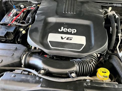 Used 2015 Jeep Wrangler Unlimited Sport w/ Quick Order Package 24S AWD/4WD image 31
