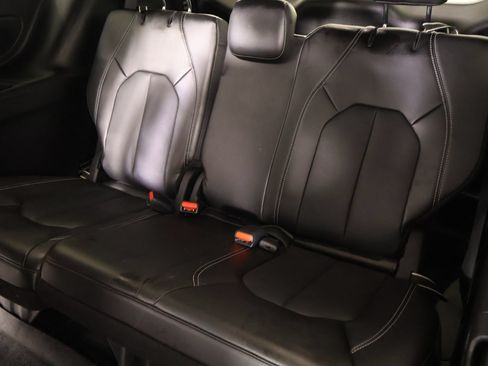 Used 2024 Chrysler Pacifica Touring-L w/ Uconnect Theater Family Group FWD image 14