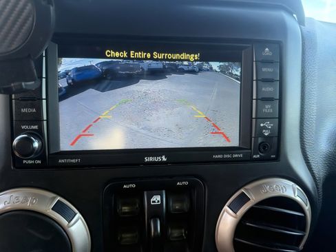 Used 2016 Jeep Wrangler Unlimited Sahara image 22