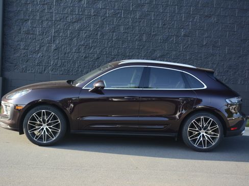 Certified 2026 Porsche Macan AWD/4WD image 2