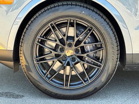 New 2026 Porsche Cayenne Coupe AWD/4WD image 46