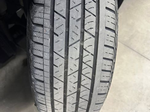 Certified 2023 GMC Acadia SLE w/ Driver Convenience Package image 38