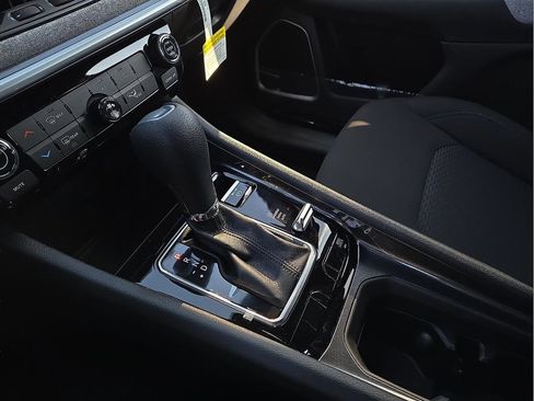 Used 2025 Jeep Compass Sport image 20