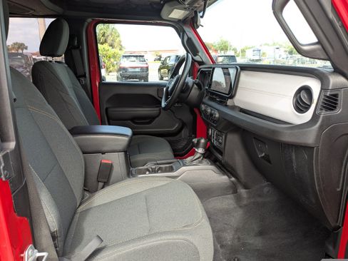 Used 2025 Jeep Wrangler Sport AWD/4WD image 19
