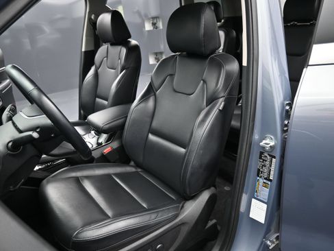 Used 2025 Kia Telluride S FWD image 23