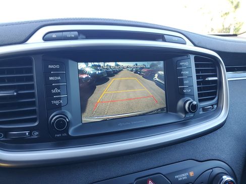 Used 2018 Kia Sorento LX image 21