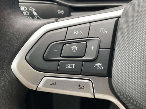 Used 2025 Volkswagen Jetta SE image 27