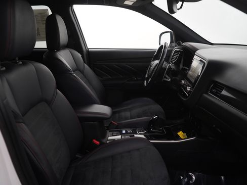 Used 2022 Mitsubishi Outlander LE image 11