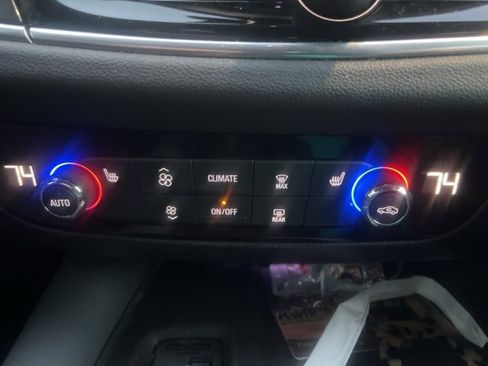 Used 2020 Buick Enclave Essence w/ Sound and Sites Package image 11