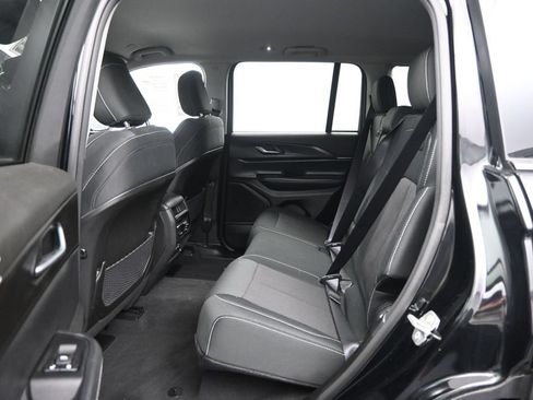 Used 2023 Jeep Grand Cherokee Laredo w/ Luxury Tech Group I AWD/4WD image 26