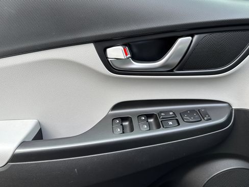 Used 2023 Hyundai Kona SE image 11