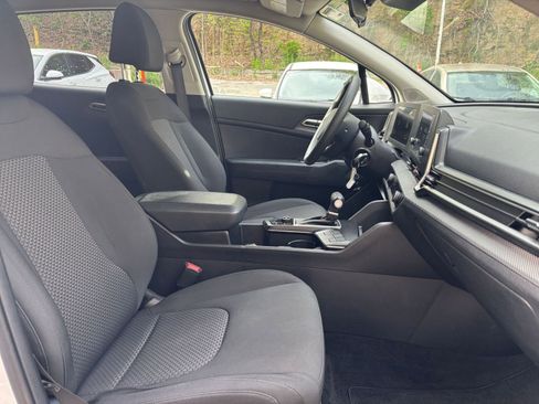 Used 2025 Kia Sportage LX FWD image 25