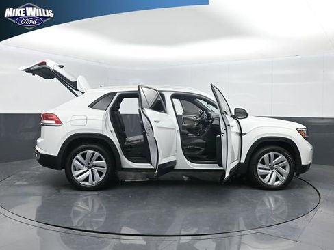 Used 2023 Volkswagen Atlas Cross Sport SE w/ Panoramic Sunroof Package FWD image 27