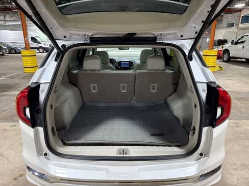 Used 2022 GMC Terrain Denali w/ Denali Premium Package AWD/4WD image 11