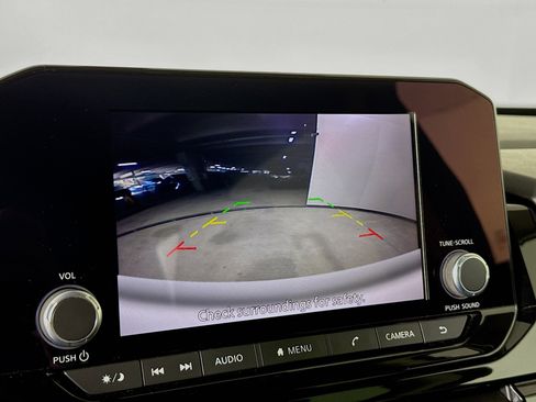 Used 2024 Nissan Pathfinder SV image 14