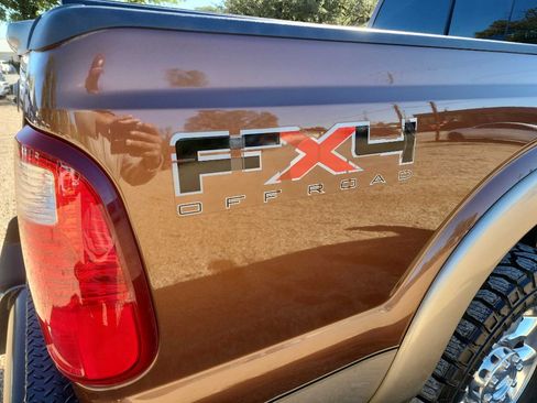 Used 2011 Ford F250 Lariat w/ Lariat Ultimate Pkg image 9