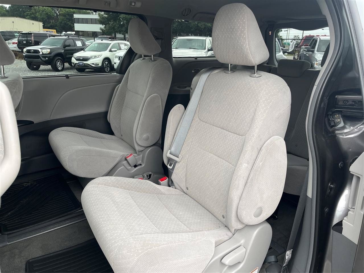 Used 2019 Toyota Sienna LE FWD image 10