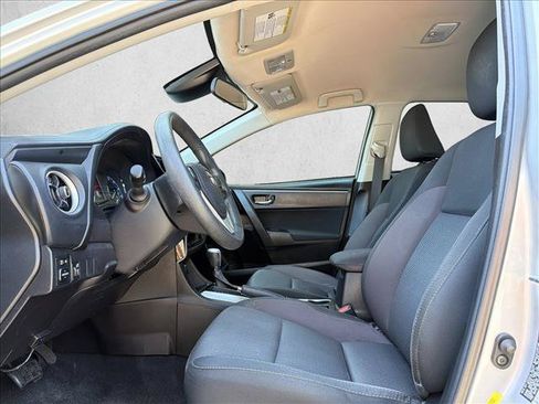 Used 2018 Toyota Corolla LE FWD image 12