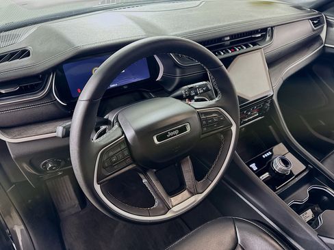 Used 2024 Jeep Grand Cherokee L Limited w/ Luxury Tech Group II image 13