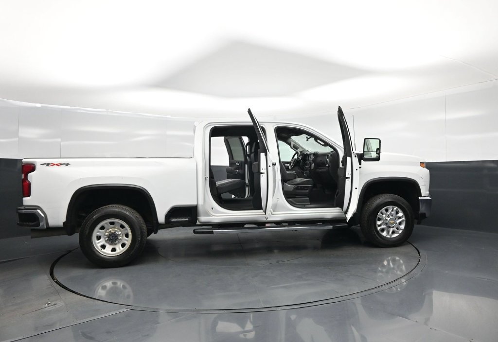 Used 2022 Chevrolet Silverado 2500 LTZ w/ Safety Package AWD/4WD image 4