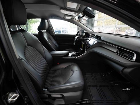 Used 2020 Toyota Camry SE w/ Carpet Mat Package image 26