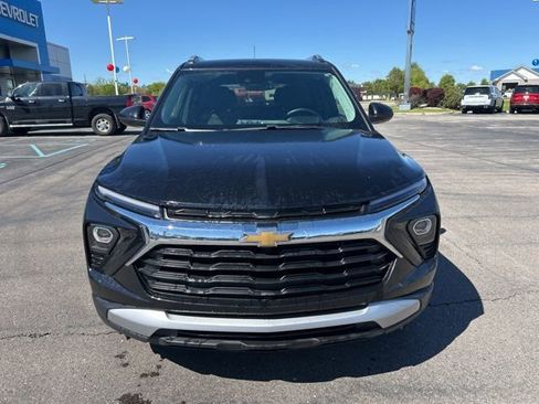 Used 2024 Chevrolet TrailBlazer LT w/ Convenience Package AWD/4WD image 2