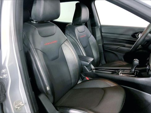 Used 2024 Jeep Compass Trailhawk image 7