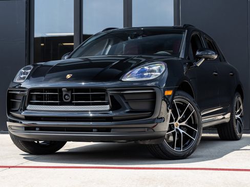 New 2025 Porsche Macan image 1