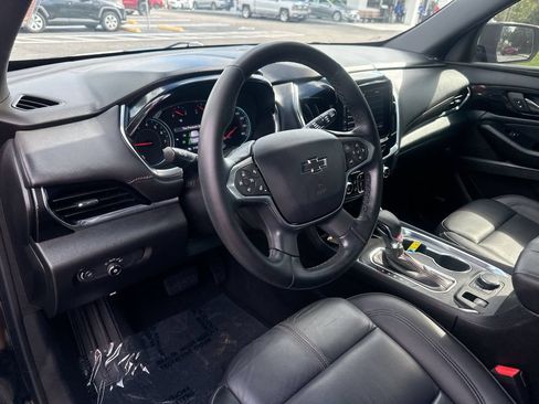 Certified 2023 Chevrolet Traverse RS FWD image 9