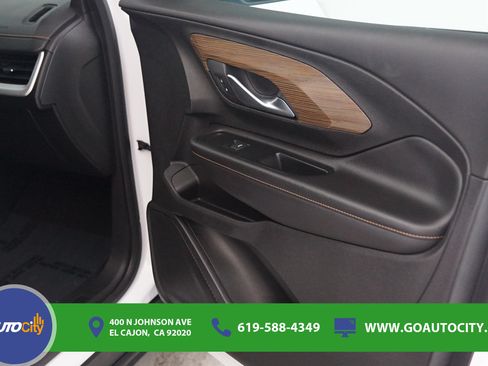Used 2018 GMC Terrain SLE w/ Driver Convenience Package FWD image 16