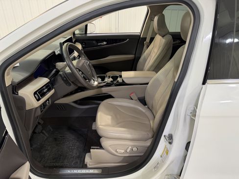 Used 2022 Lincoln Nautilus Reserve image 11