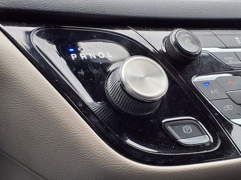 Used 2017 Chrysler Pacifica Touring image 19