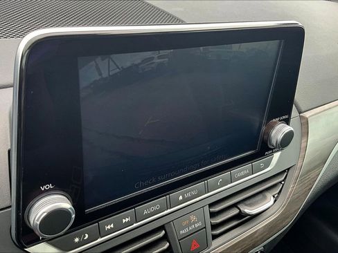 Used 2025 Nissan Altima 2.5 SV FWD image 15