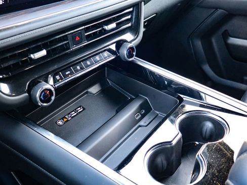 Used 2025 Chevrolet Tahoe LT image 17