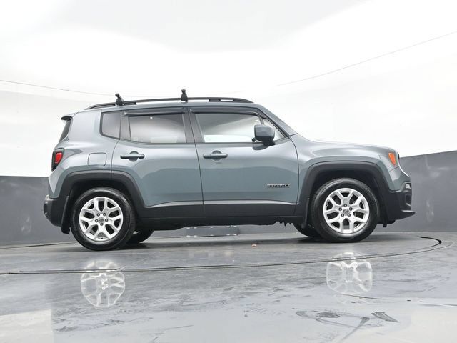 Used 2016 Jeep Renegade Latitude FWD image 32