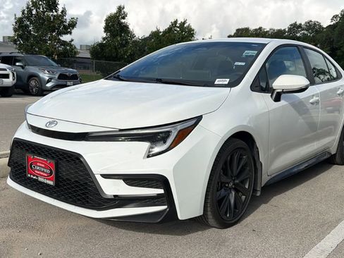 Certified 2025 Toyota Corolla SE w/ SE Premium Package FWD image 13