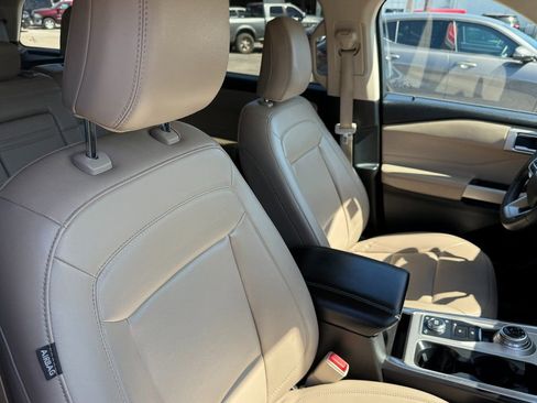 Used 2024 Ford Explorer XLT w/ Equipment Group 202A image 16