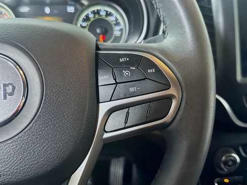 Used 2022 Jeep Cherokee Latitude Lux w/ Sun & Sound Group AWD/4WD image 23