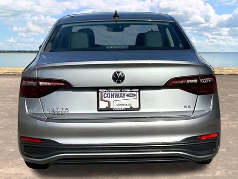 Used 2024 Volkswagen Jetta SE FWD image 7