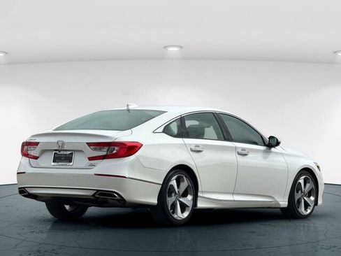 Used 2018 Honda Accord Touring image 7